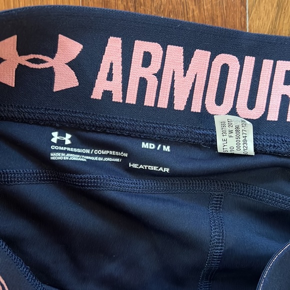 Under Armour Navy and Pink / Peach Capri Tights - NWOT - Picture 3 of 4